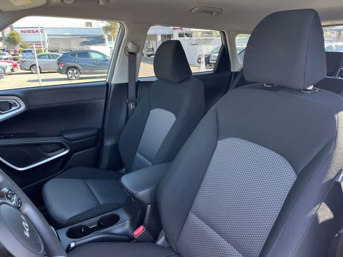 Used 2025 Kia Soul LX w/ LX Technology Package image 36