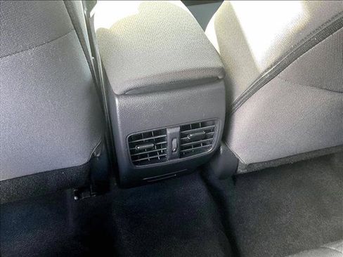 Used 2025 Toyota Corolla Cross LE FWD image 24