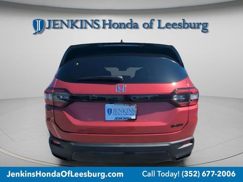 New 2026 Honda Pilot Sport image 5