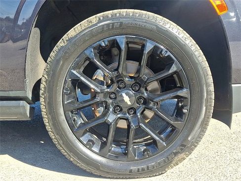 Used 2023 Chevrolet Suburban High Country image 8