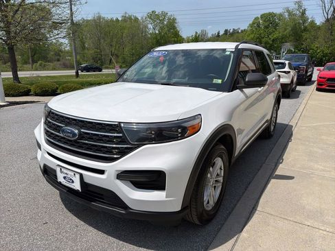 Used 2022 Ford Explorer XLT AWD/4WD image 3