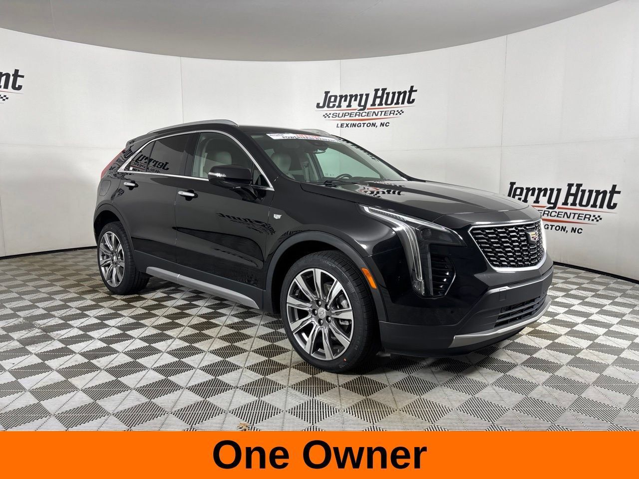 Used 2023 Cadillac XT4 Premium Luxury w/ Technology Package FWD image 4
