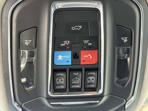 Used 2024 Jeep Grand Cherokee Limited image 34