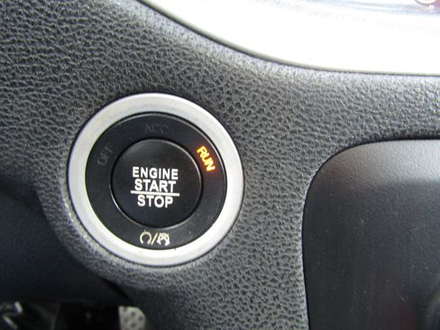 Used 2017 Dodge Charger R/T image 30