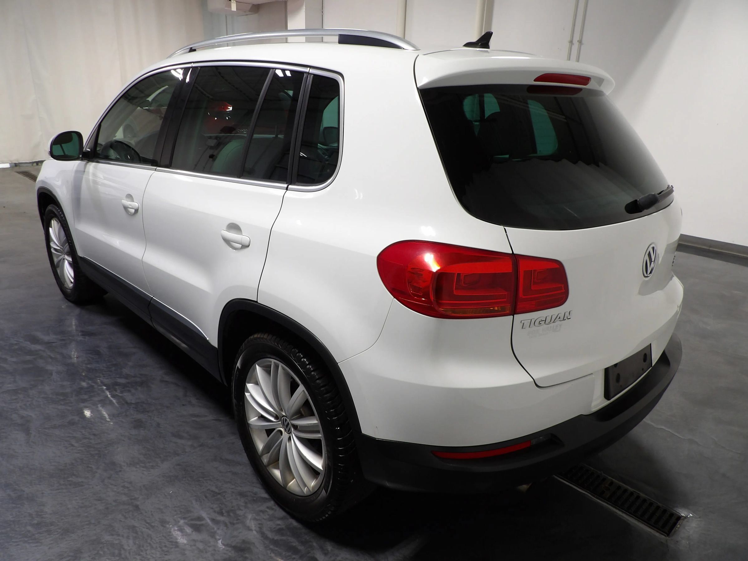 Used 2015 Volkswagen Tiguan SEL AWD/4WD image 5