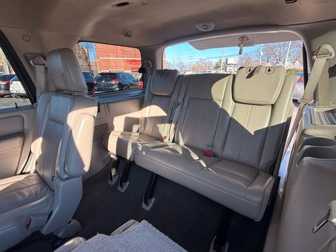 Used 2010 Ford Expedition Limited image 9
