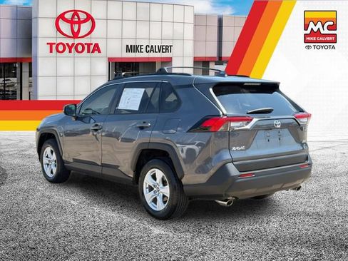 Used 2019 Toyota RAV4 XLE w/ Convenience Package FWD image 3