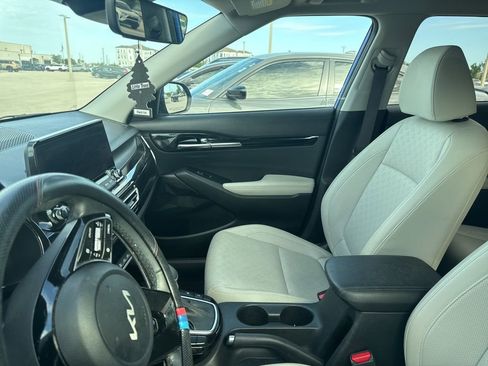 Used 2023 Kia Seltos EX image 8