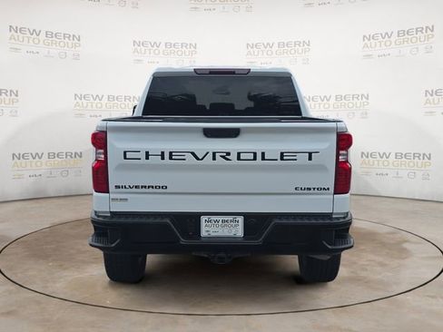 Used 2024 Chevrolet Silverado 1500 Custom Trail Boss w/ Turbomax Blackout Package AWD/4WD image 4