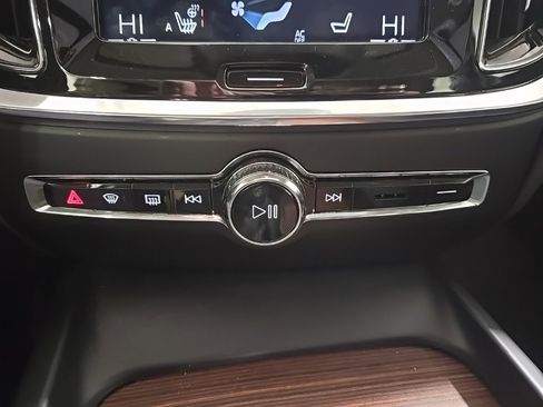 Used 2020 Volvo S60 T6 Momentum w/ Protection Package image 15
