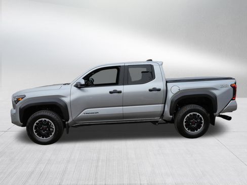 Certified 2025 Toyota Tacoma TRD Off-Road image 5