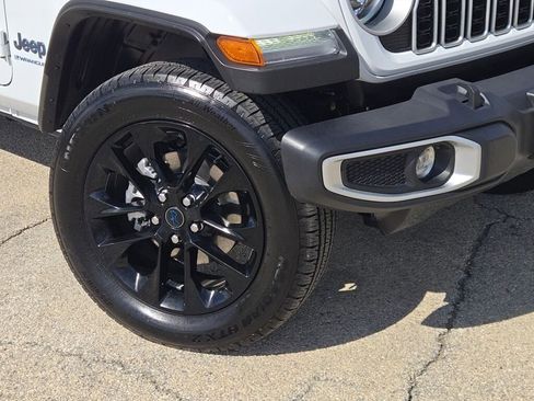 Used 2025 Jeep Wrangler Unlimited Sahara w/ Safety Group image 3