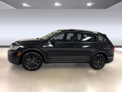 Used 2024 Volkswagen Tiguan SE FWD image 2