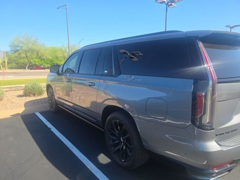 Used 2021 Cadillac Escalade ESV Sport Platinum w/ LPO, ONYX Package image 4