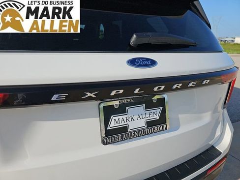 Used 2025 Ford Explorer Active AWD/4WD image 31