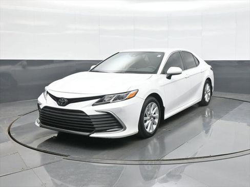 Certified 2023 Toyota Camry LE FWD image 5