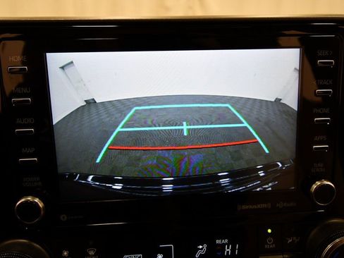 Used 2020 Toyota Highlander XLE image 26