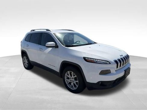 Used 2017 Jeep Cherokee Latitude AWD/4WD image 5