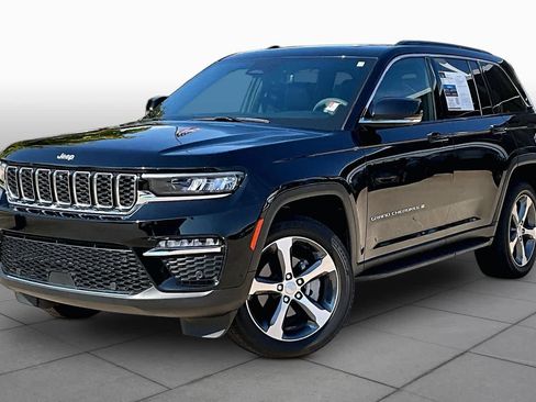 Used 2025 Jeep Grand Cherokee Limited w/ Luxury Tech Group II AWD/4WD image 2