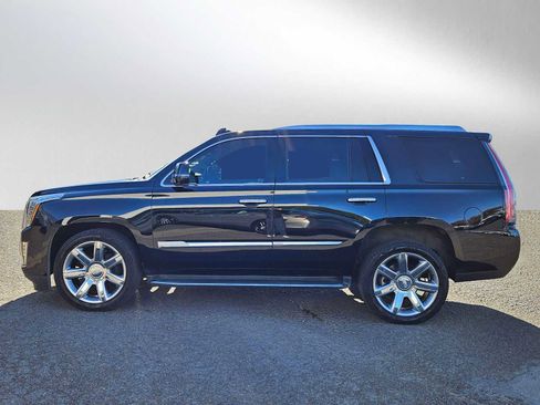 Used 2020 Cadillac Escalade Premium Luxury image 4