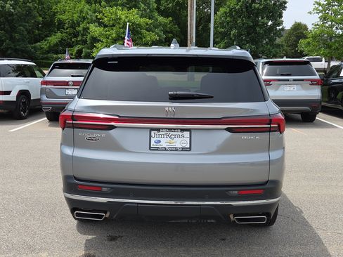 Used 2025 Buick Enclave Preferred AWD/4WD image 4