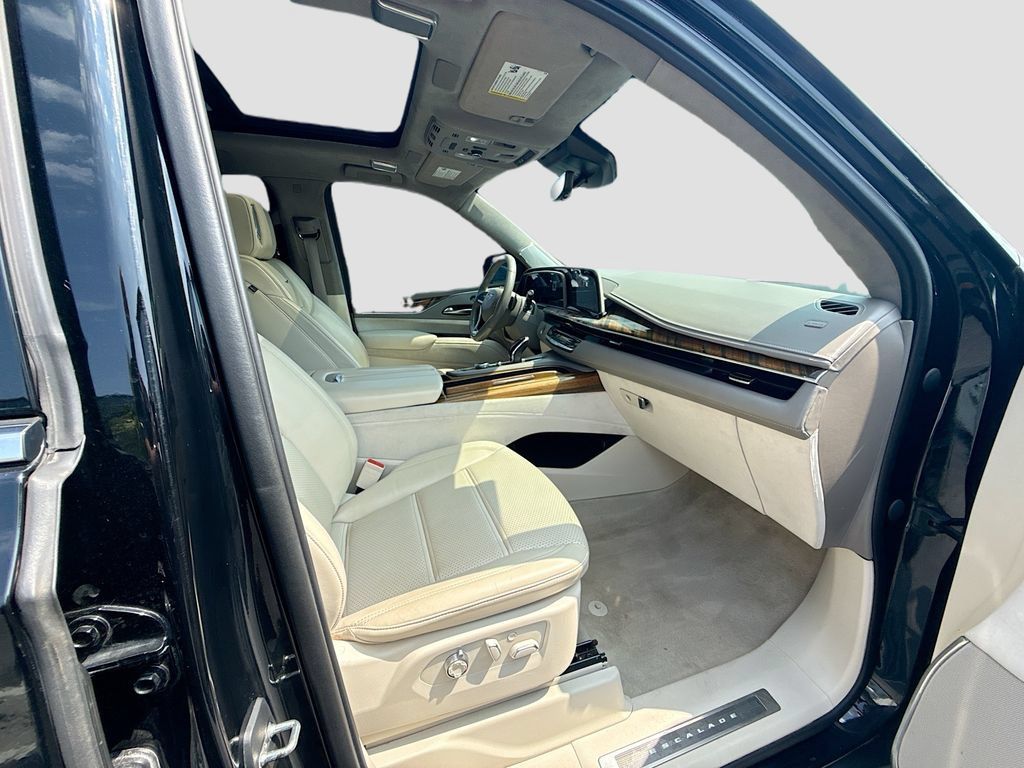 Used 2021 Cadillac Escalade Premium Luxury Platinum AWD/4WD image 31
