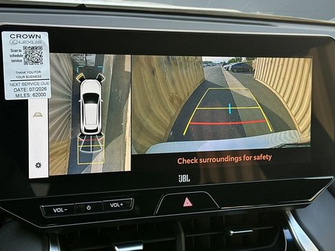 Used 2023 Toyota Venza Limited image 25