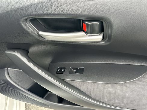 Used 2020 Toyota Corolla LE FWD image 31