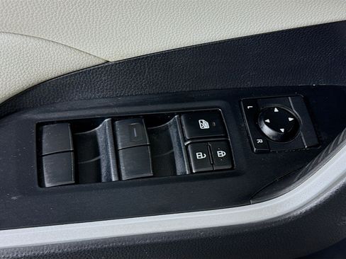 Used 2020 Toyota RAV4 XLE w/ Carpet Mat Package AWD/4WD image 24