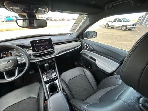 Used 2024 Jeep Compass Latitude image 27