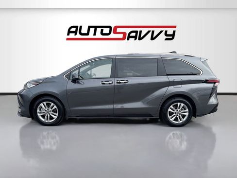 Used 2025 Toyota Sienna Limited AWD/4WD image 4