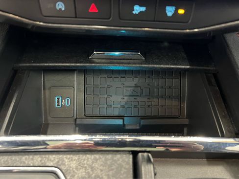 Used 2022 Ford Expedition Limited image 29