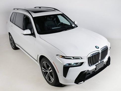 Used 2026 BMW X7 xDrive40i w/ M Sport Package AWD/4WD image 32