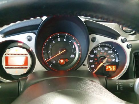 Used 2010 Nissan 370Z Touring RWD image 11