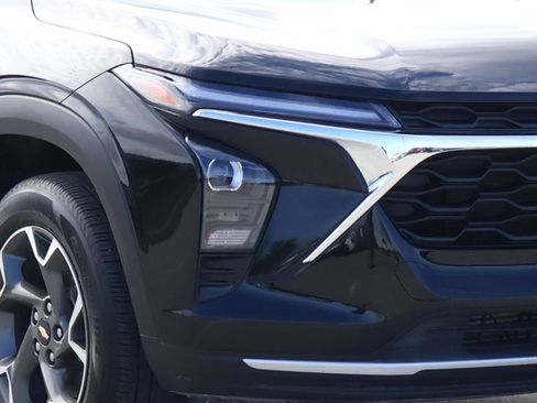 Used 2025 Chevrolet Trax LT w/ Driver Confidence Package image 7