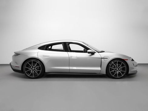 Used 2023 Porsche Taycan image 13