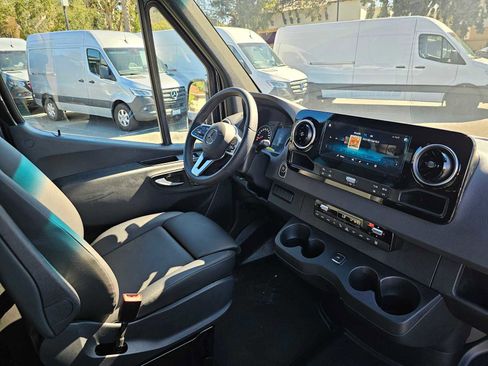 Used 2024 Mercedes-Benz Sprinter 2500 image 11