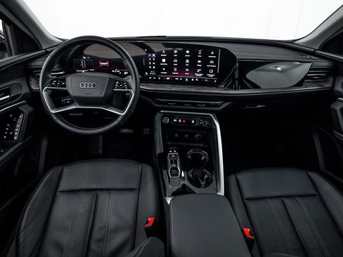 Certified 2025 Audi Q5 Premium w/ Convenience Package image 8