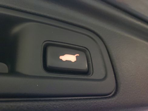 Used 2018 Honda Pilot Touring image 9