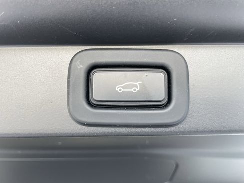 Used 2023 Land Rover Range Rover SE image 38