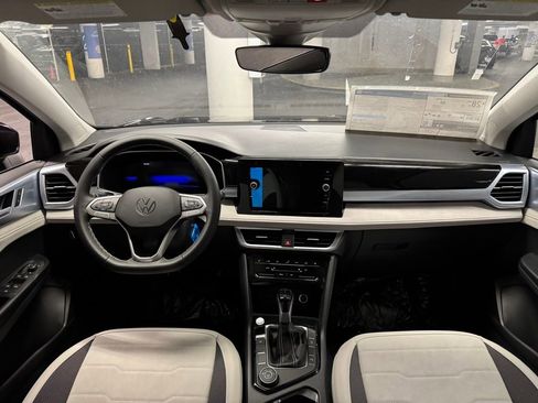 New 2025 Volkswagen Taos SE image 7
