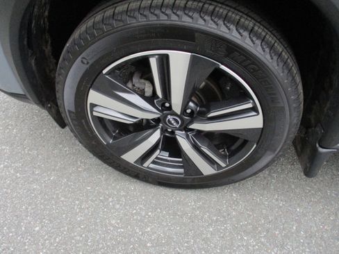 Used 2025 Nissan Rogue SL AWD/4WD image 9