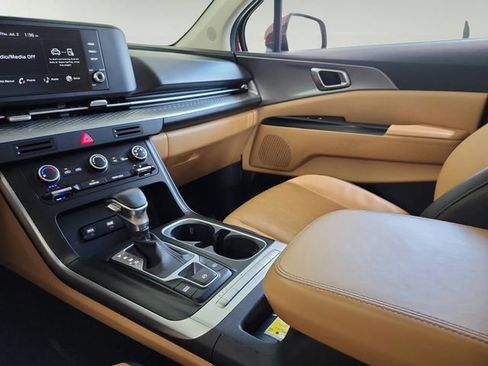 Certified 2023 Kia Carnival LX FWD image 10