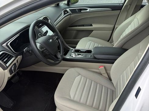 Used 2019 Ford Fusion SE FWD image 6