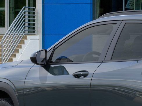 New 2025 Chevrolet Trax LT w/ Sunroof Package image 12