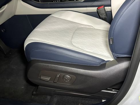 New 2025 Kia Carnival SX image 21