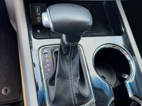 Used 2019 Kia Sedona SX image 30