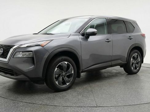 Used 2025 Nissan Rogue SV image 3