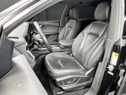 Used 2019 Audi Q8 Premium w/ Convenience Package AWD/4WD image 7