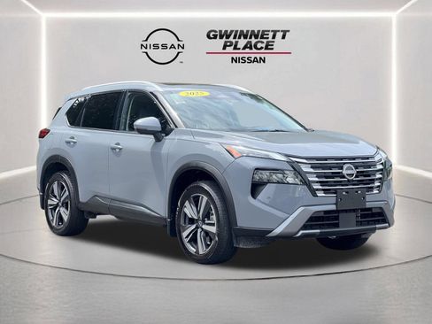 Certified 2025 Nissan Rogue SL w/ Tech Package FWD image 27